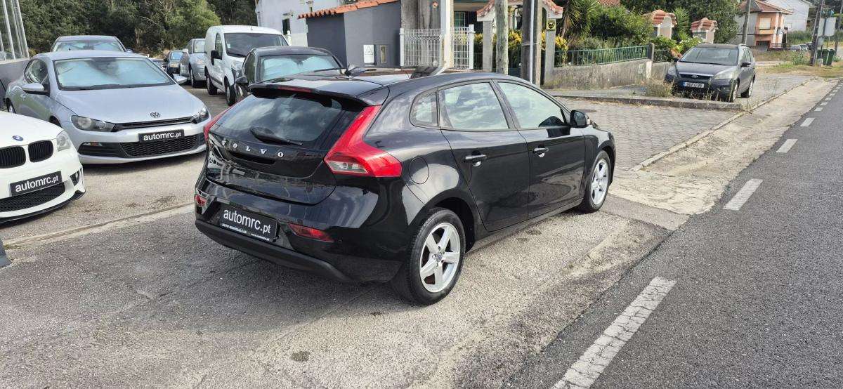 volvo-v40-2015-diesel-1560cc