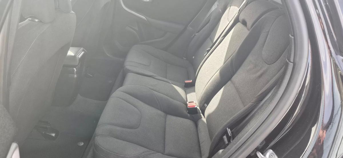 volvo-v40-2015-diesel-1560cc