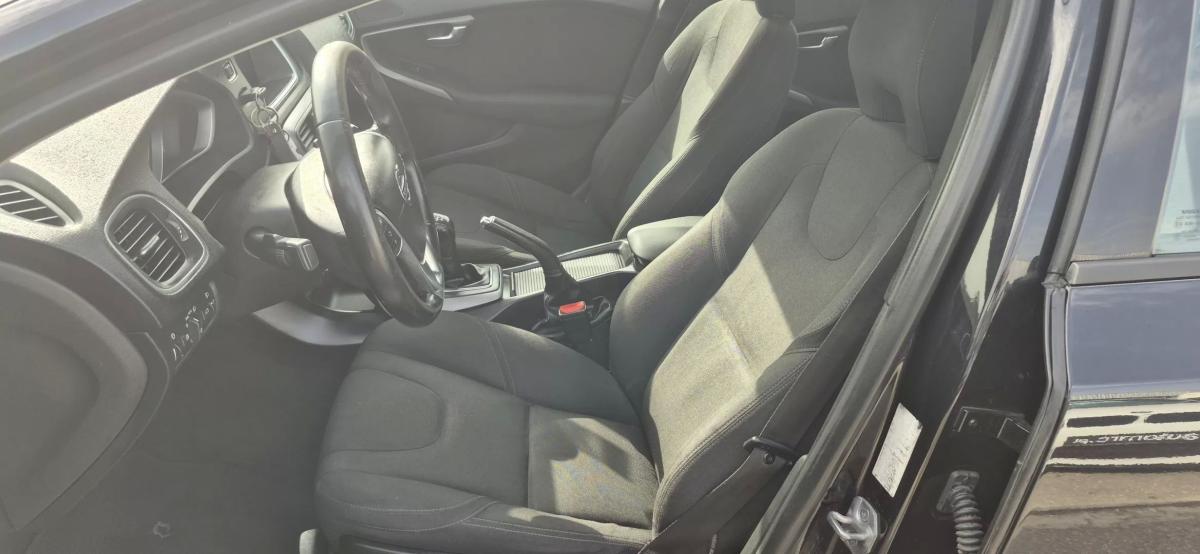 volvo-v40-2015-diesel-1560cc