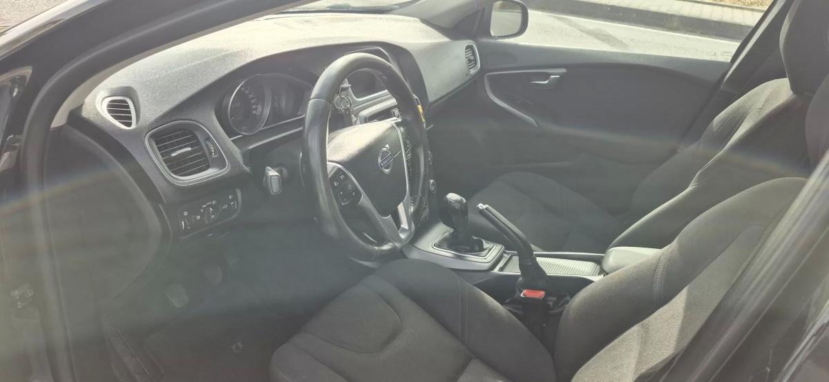 volvo-v40-2015-diesel-1560cc