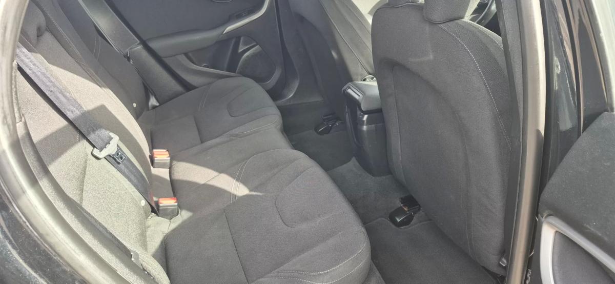 volvo-v40-2015-diesel-1560cc