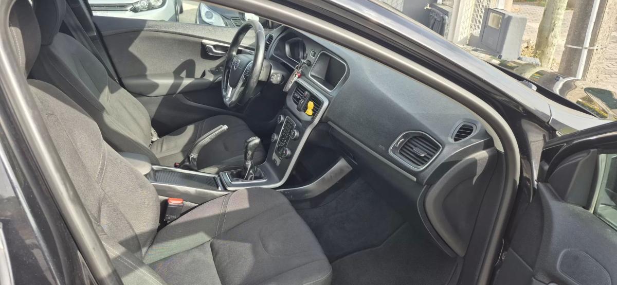 volvo-v40-2015-diesel-1560cc