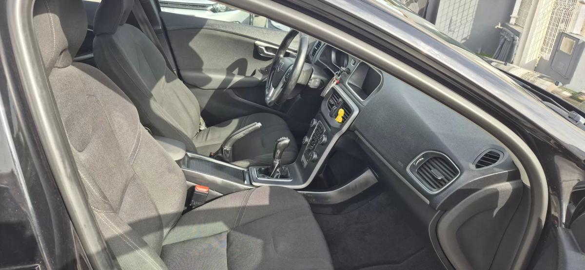 volvo-v40-2015-diesel-1560cc