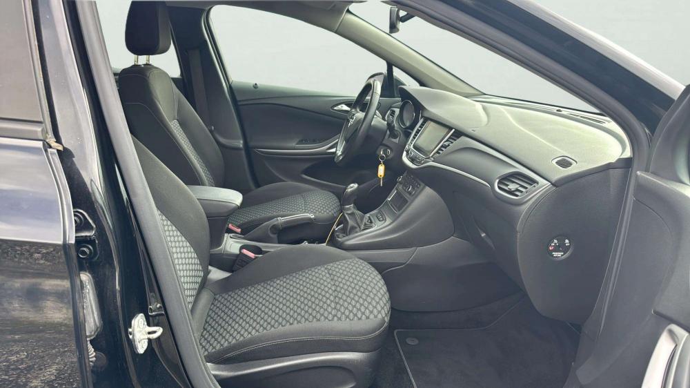 opel-astra-sport-tourer-2018-diesel-1598cc
