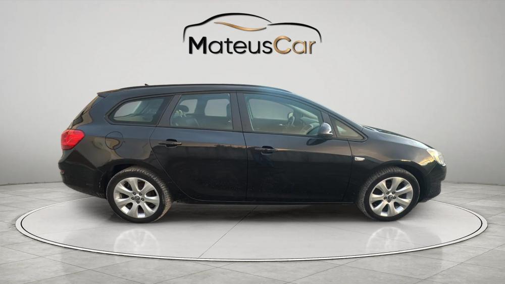 opel-astra-sport-tourer-2011-diesel-1248cc