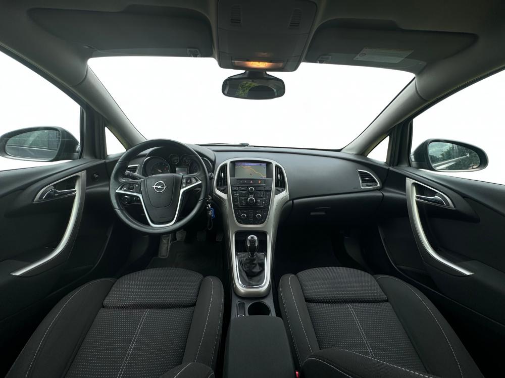 opel-astra-sport-tourer-2011-diesel-1248cc