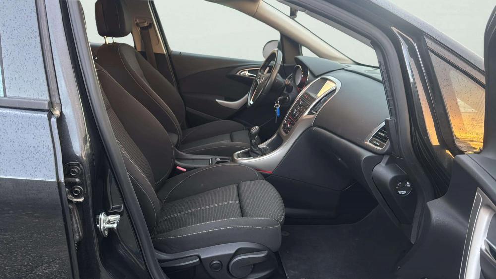 opel-astra-sport-tourer-2011-diesel-1248cc