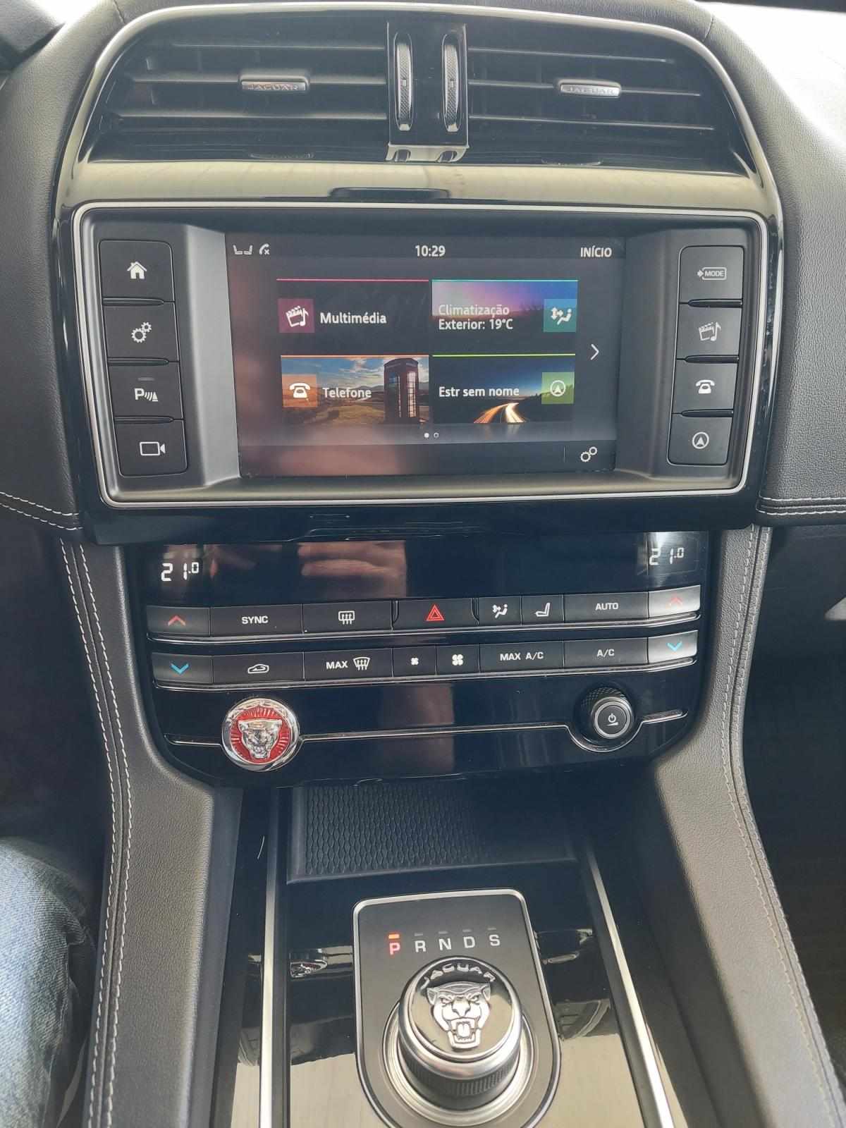 jaguar-f-pace-2018-diesel-1999cc