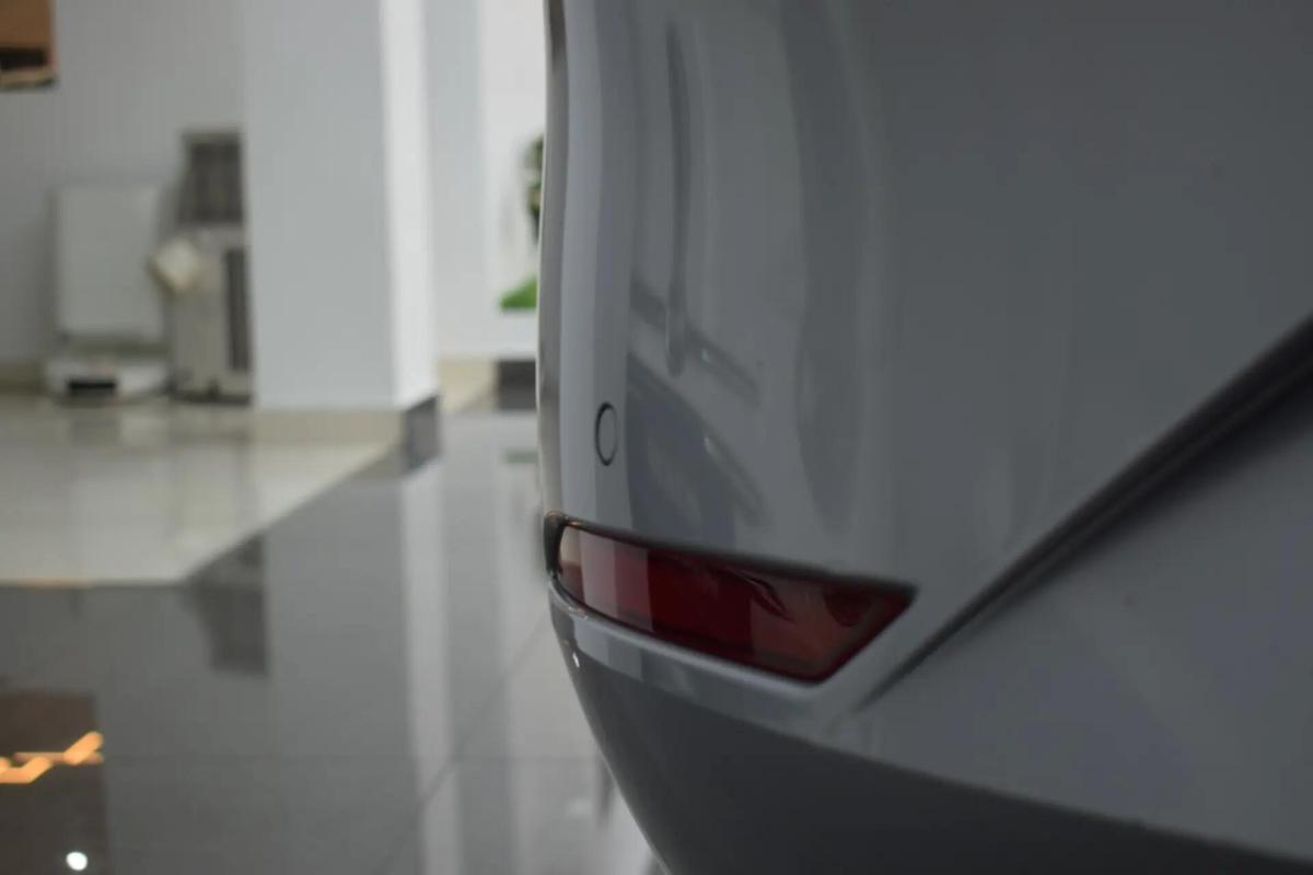 seat-leon-2023-diesel-1998cc
