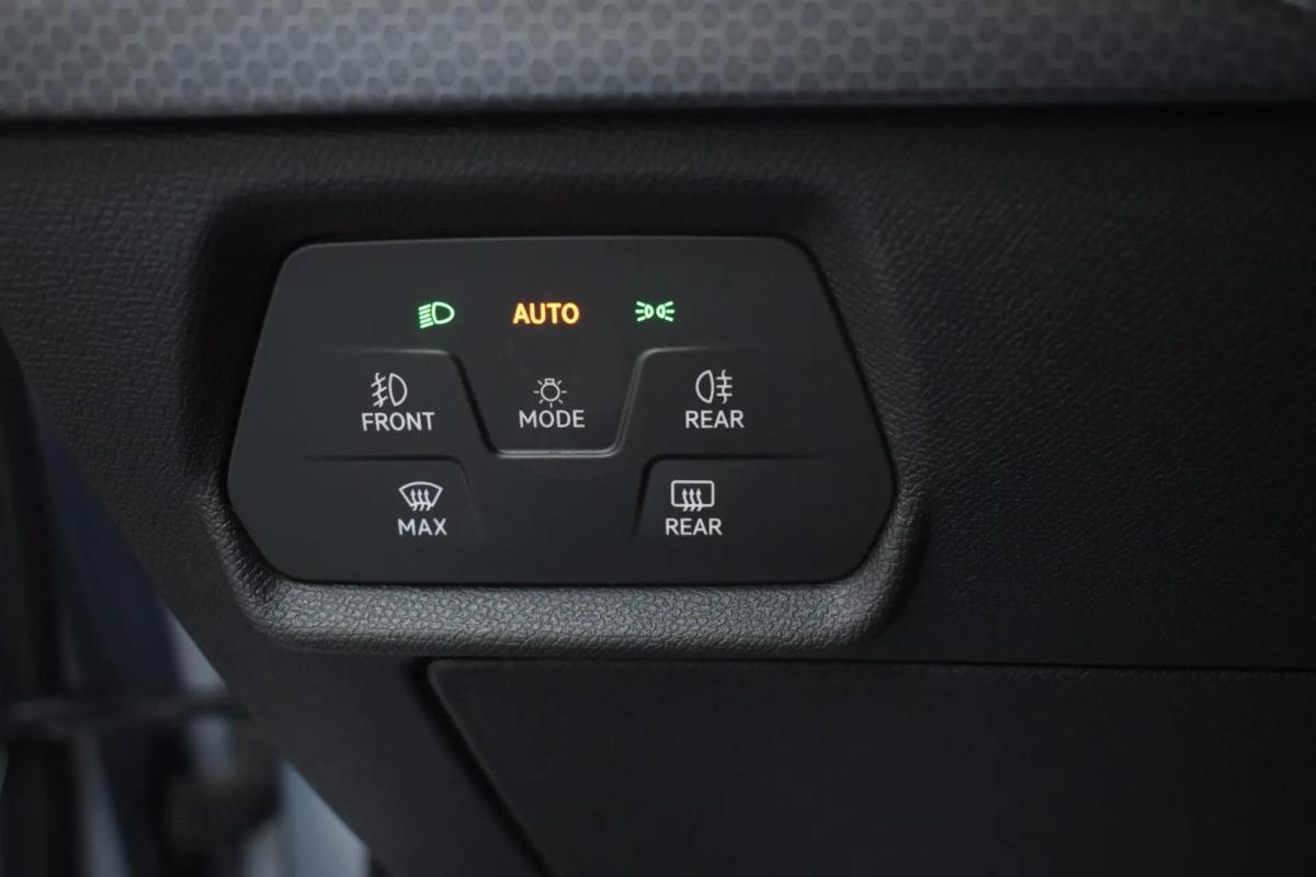 seat-leon-2023-diesel-1998cc