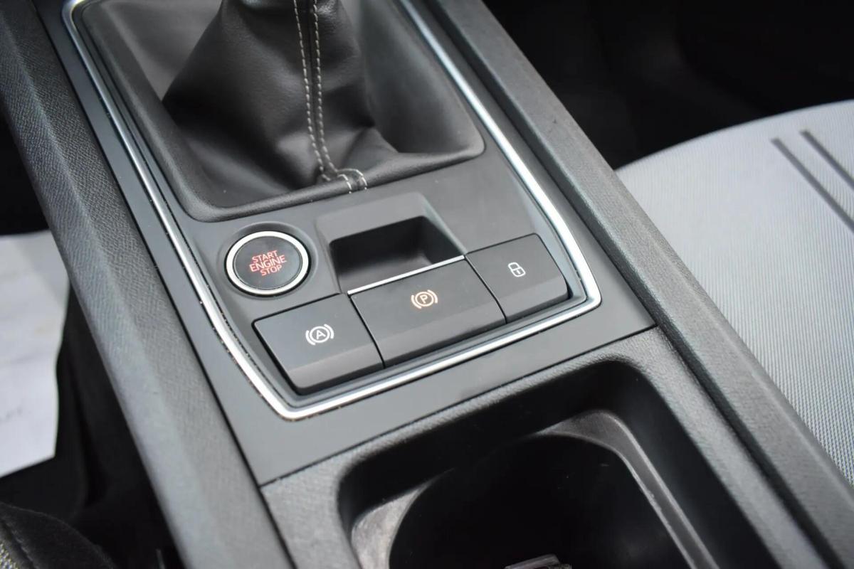 seat-leon-2023-diesel-1998cc
