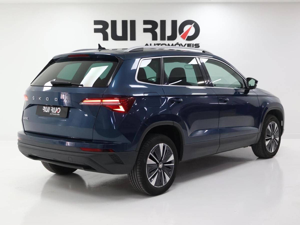 skoda-karoq-2023-gasolina-999cc
