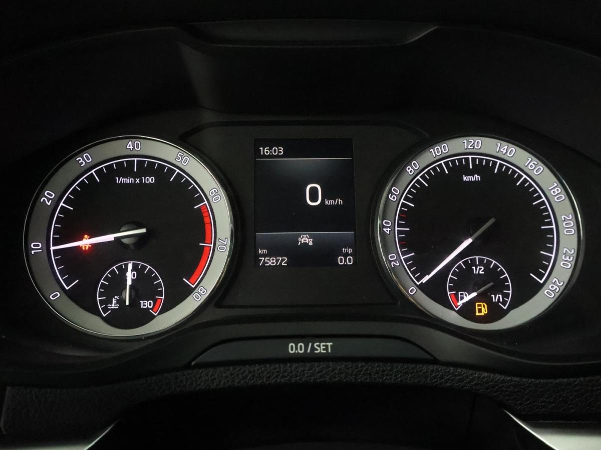 skoda-karoq-2023-gasolina-999cc
