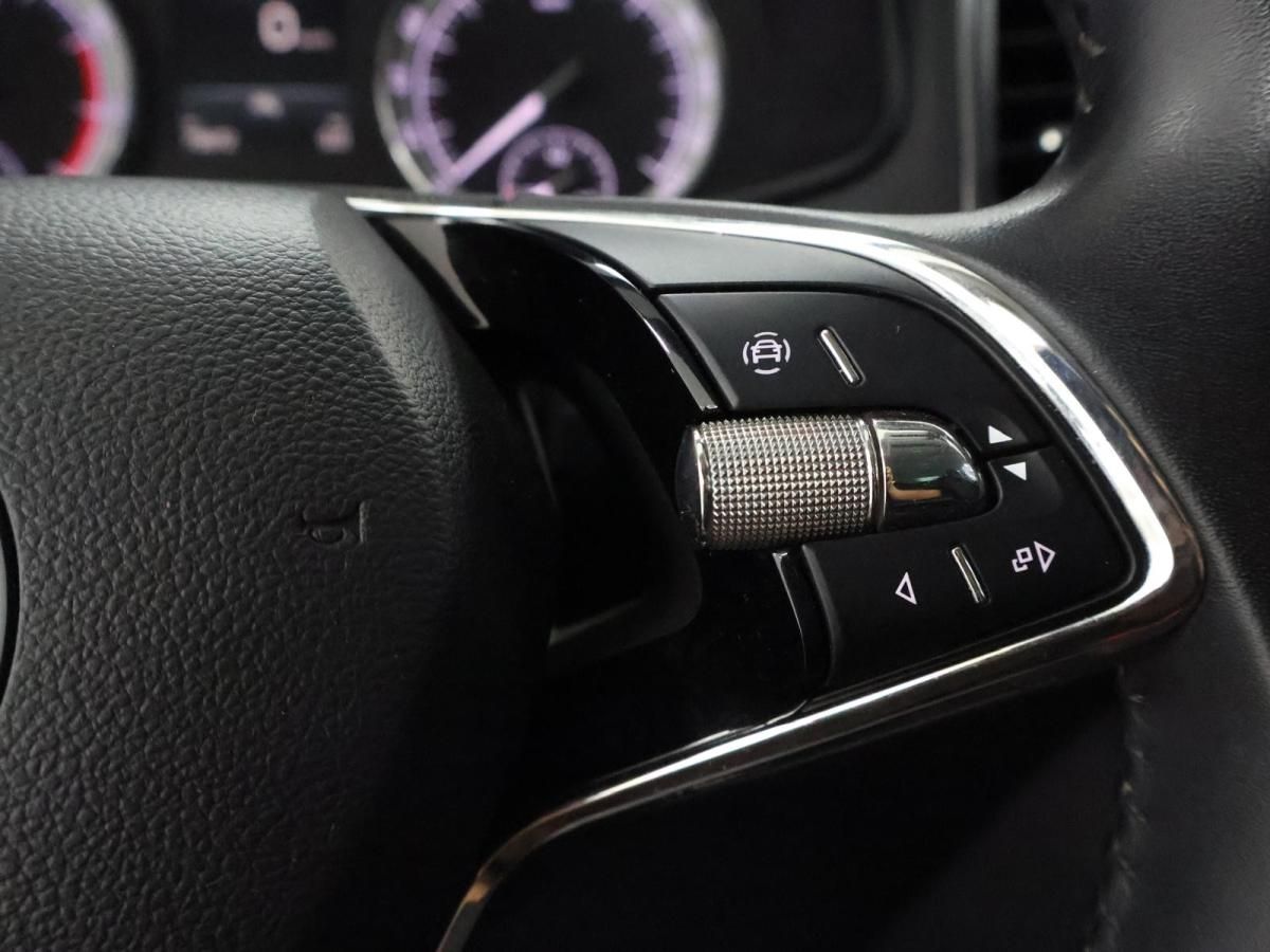 skoda-karoq-2023-gasolina-999cc