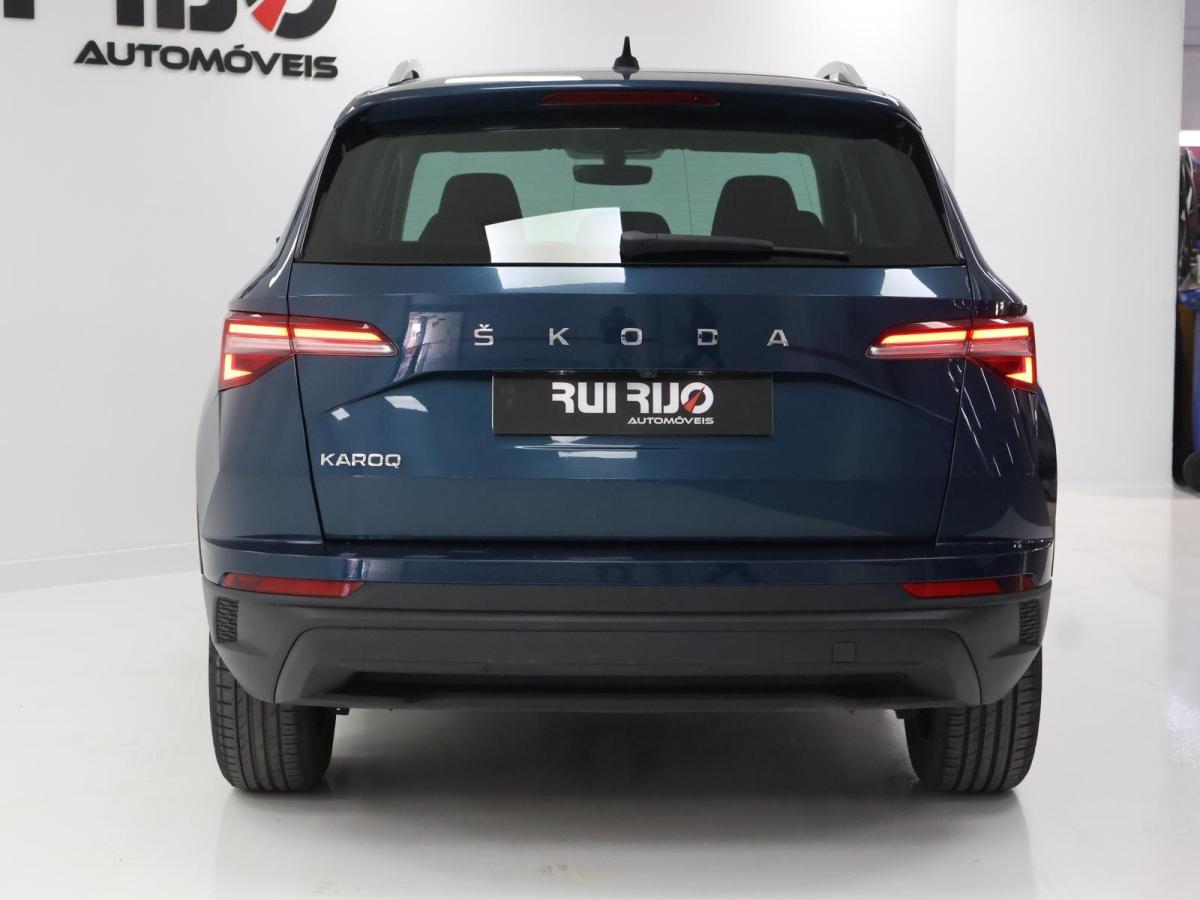 skoda-karoq-2023-gasolina-999cc