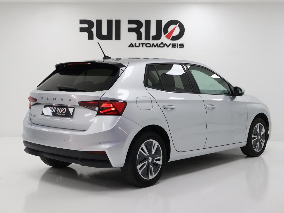 skoda-fabia-2023-gasolina-999cc