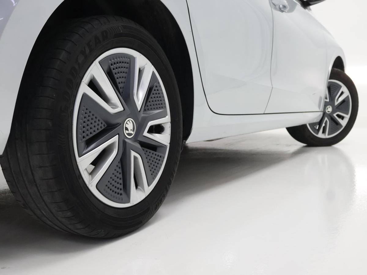 skoda-fabia-2023-gasolina-999cc
