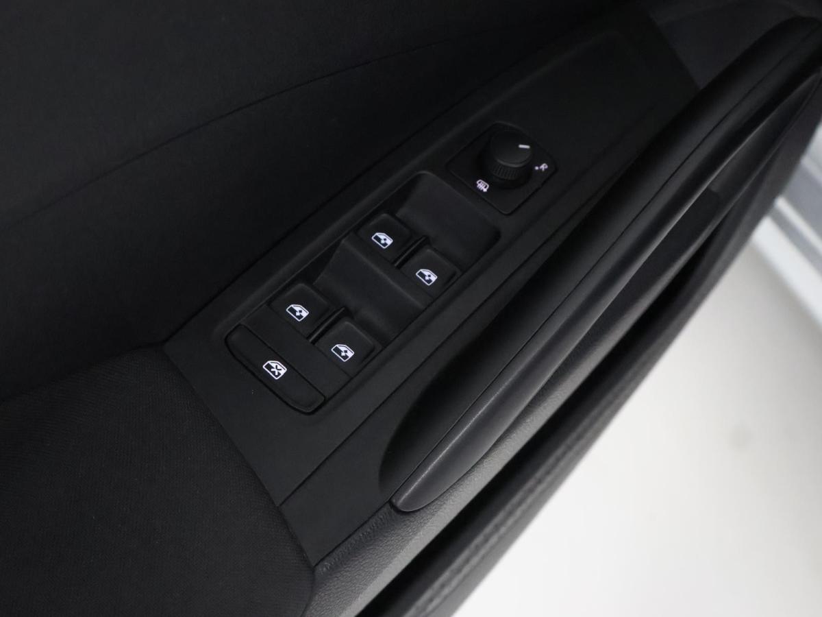 skoda-fabia-2023-gasolina-999cc