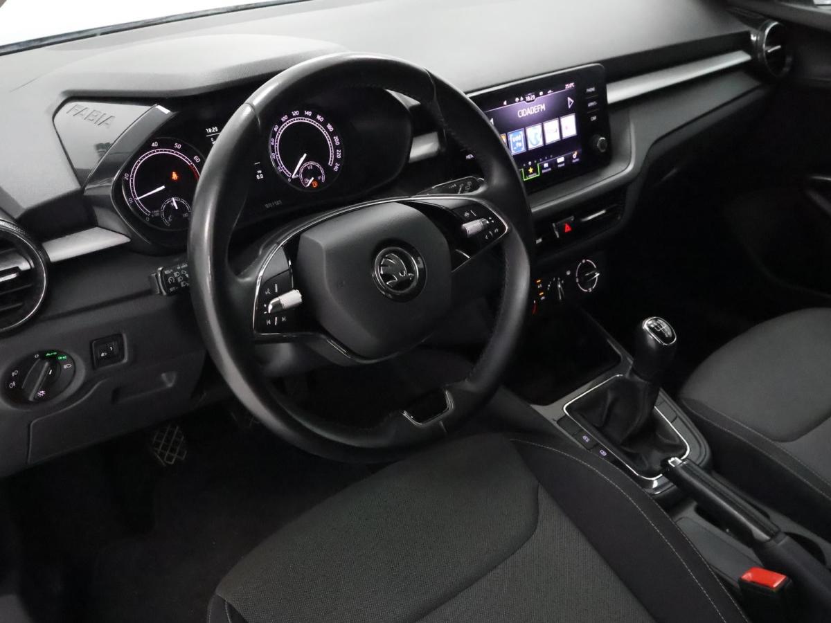 skoda-fabia-2023-gasolina-999cc