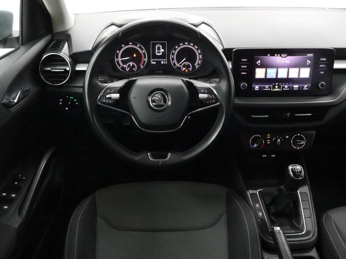 skoda-fabia-2023-gasolina-999cc