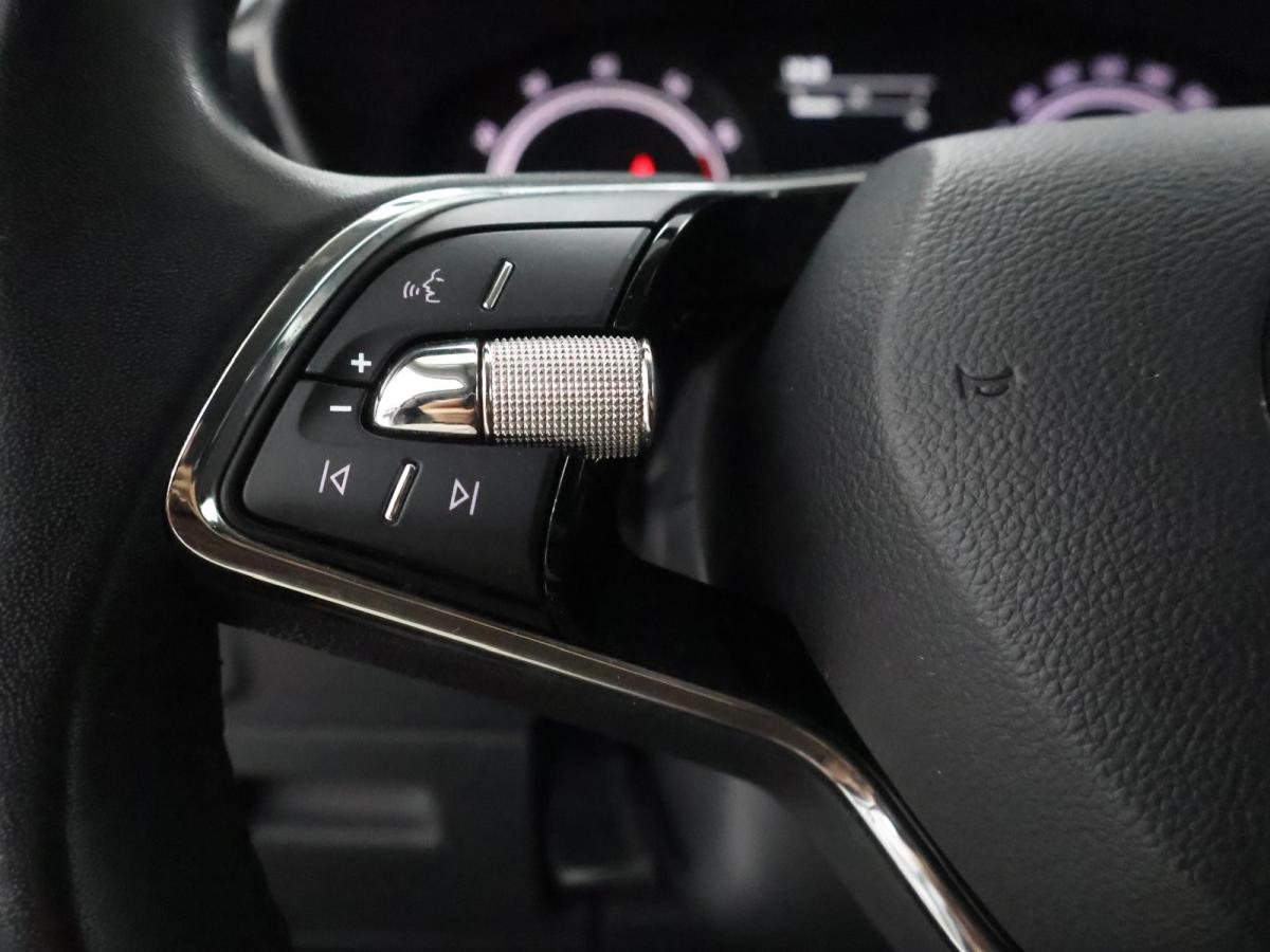 skoda-fabia-2023-gasolina-999cc