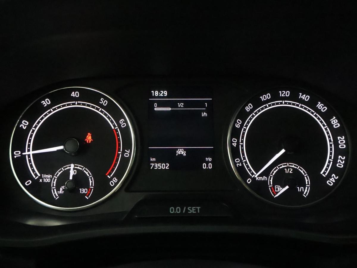 skoda-fabia-2023-gasolina-999cc