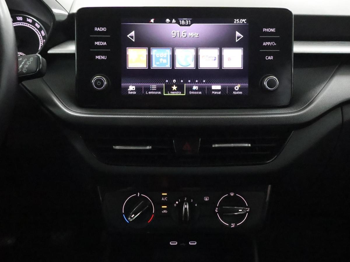 skoda-fabia-2023-gasolina-999cc