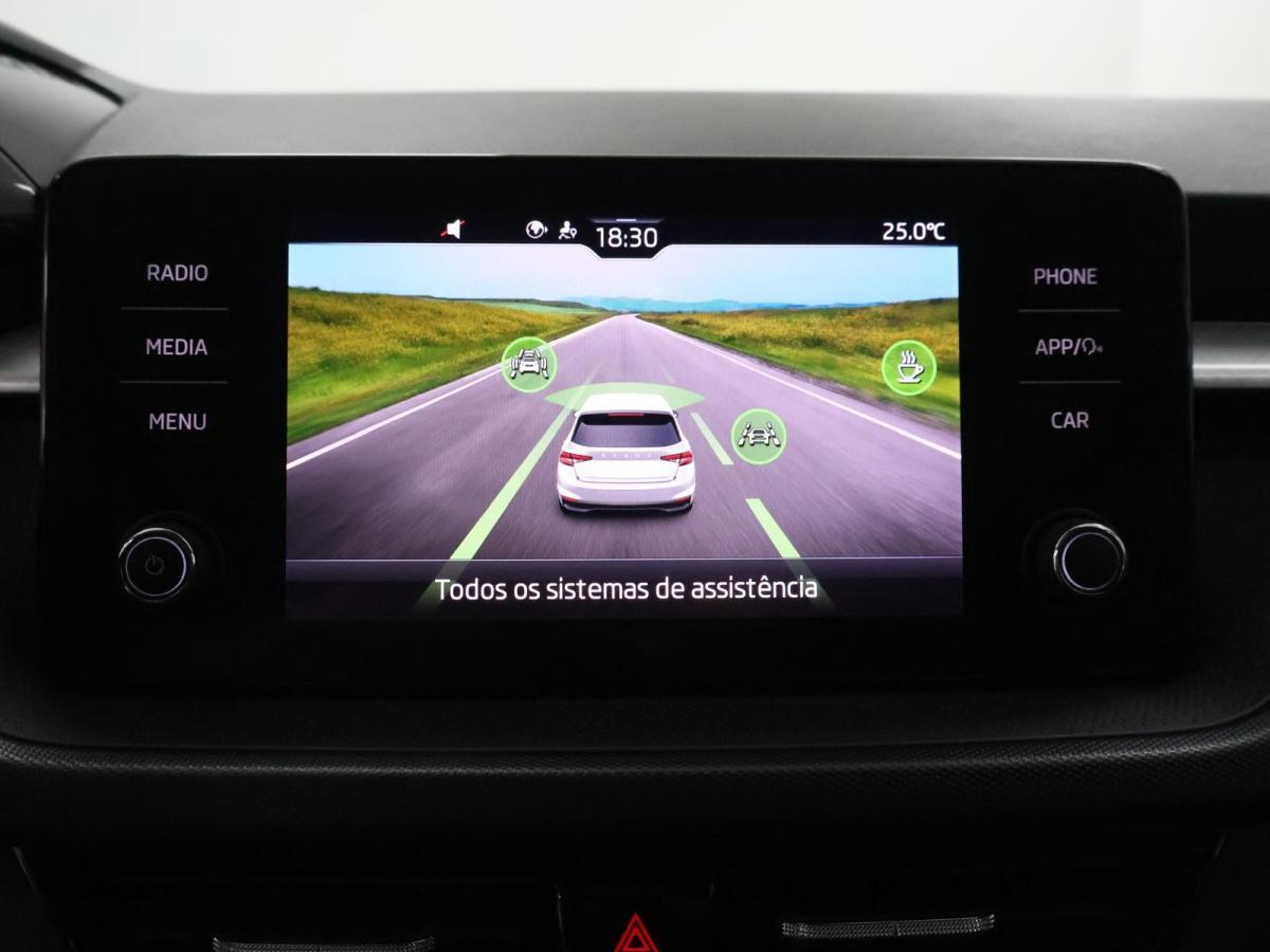 skoda-fabia-2023-gasolina-999cc