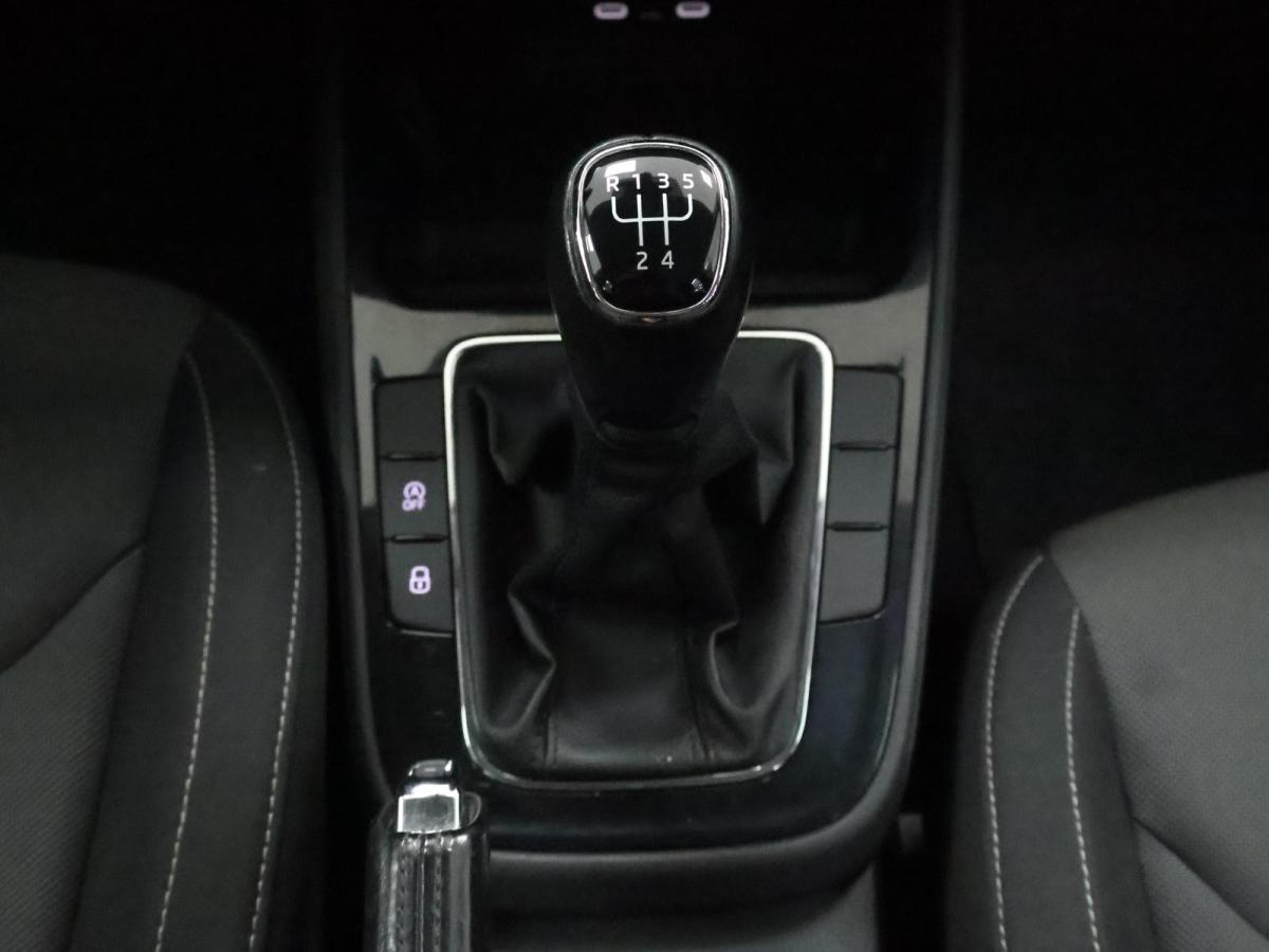 skoda-fabia-2023-gasolina-999cc