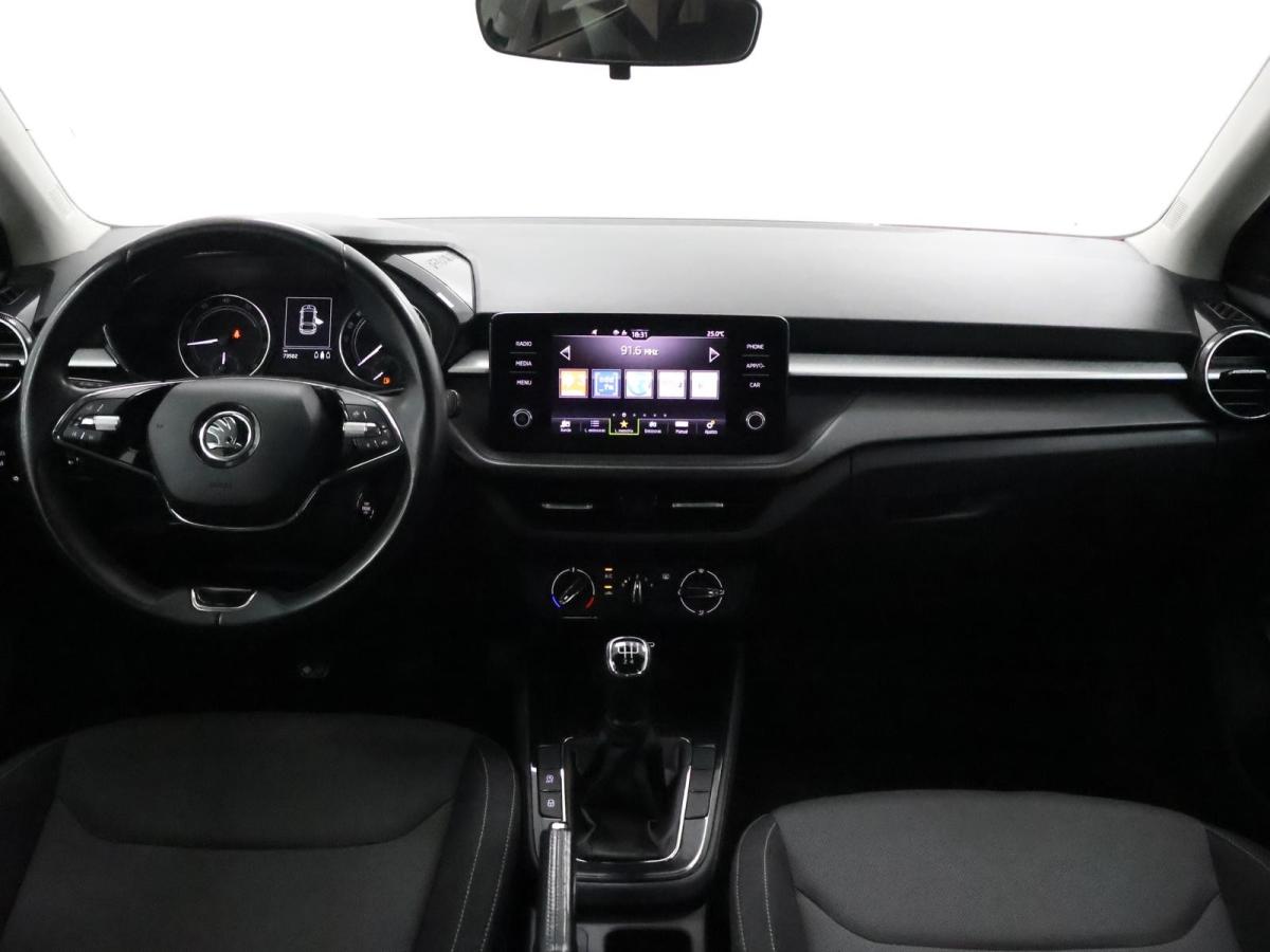 skoda-fabia-2023-gasolina-999cc