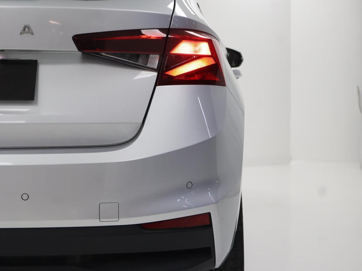 skoda-fabia-2023-gasolina-999cc
