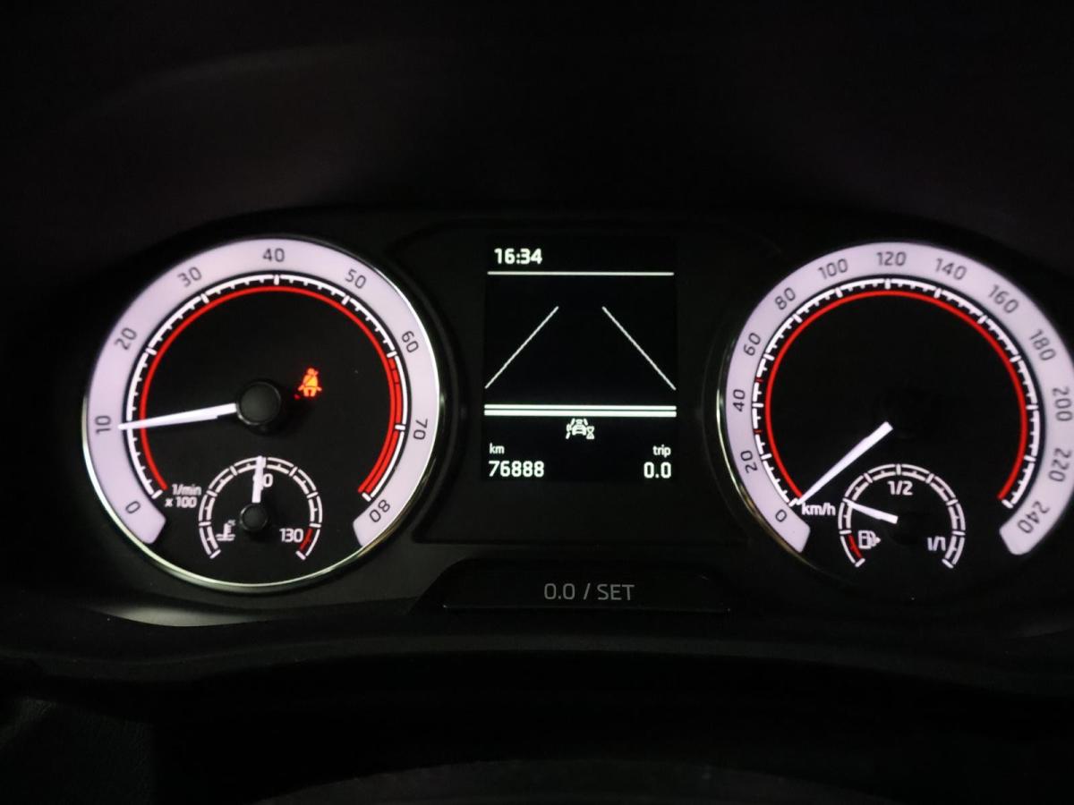 skoda-fabia-2022-gasolina-999cc