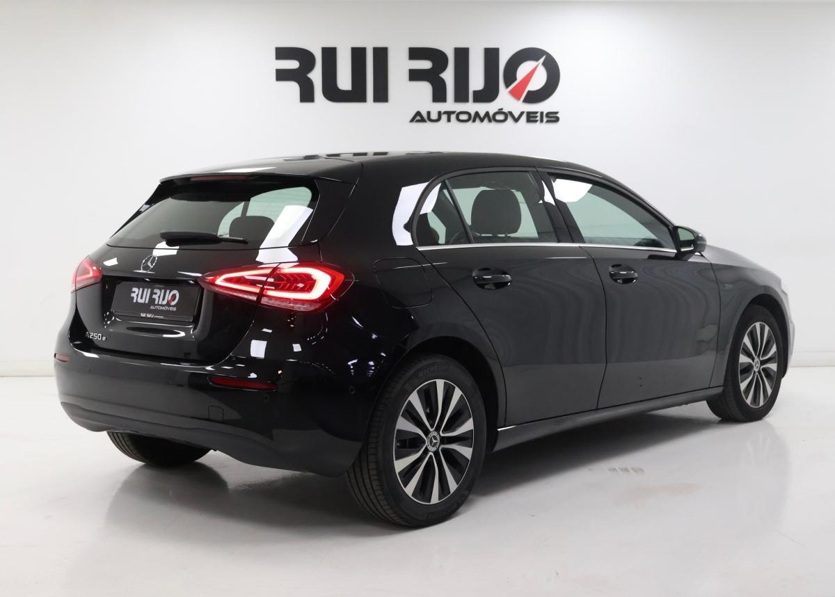 mercedes-benz-classe-a-2021-hibrido-a-gasolina-1332cc