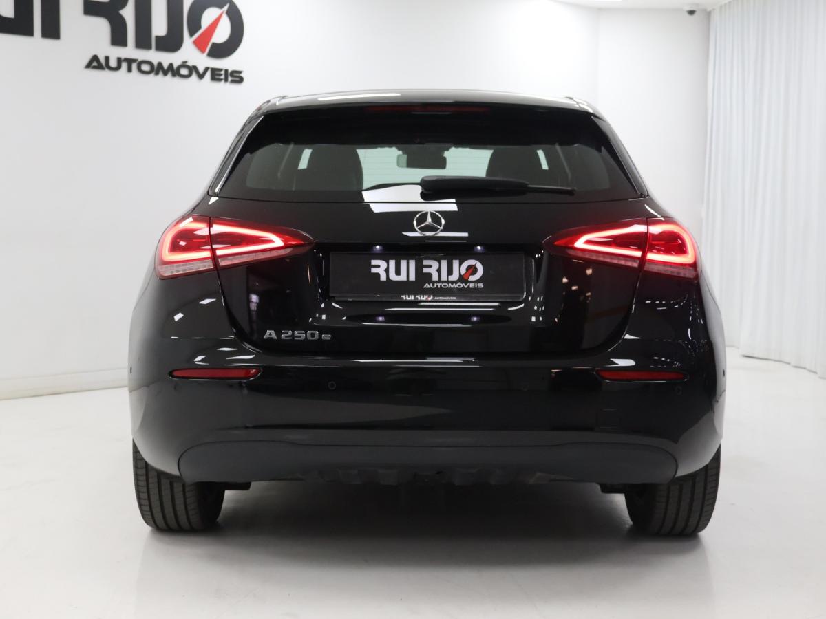 mercedes-benz-classe-a-2021-hibrido-a-gasolina-1332cc