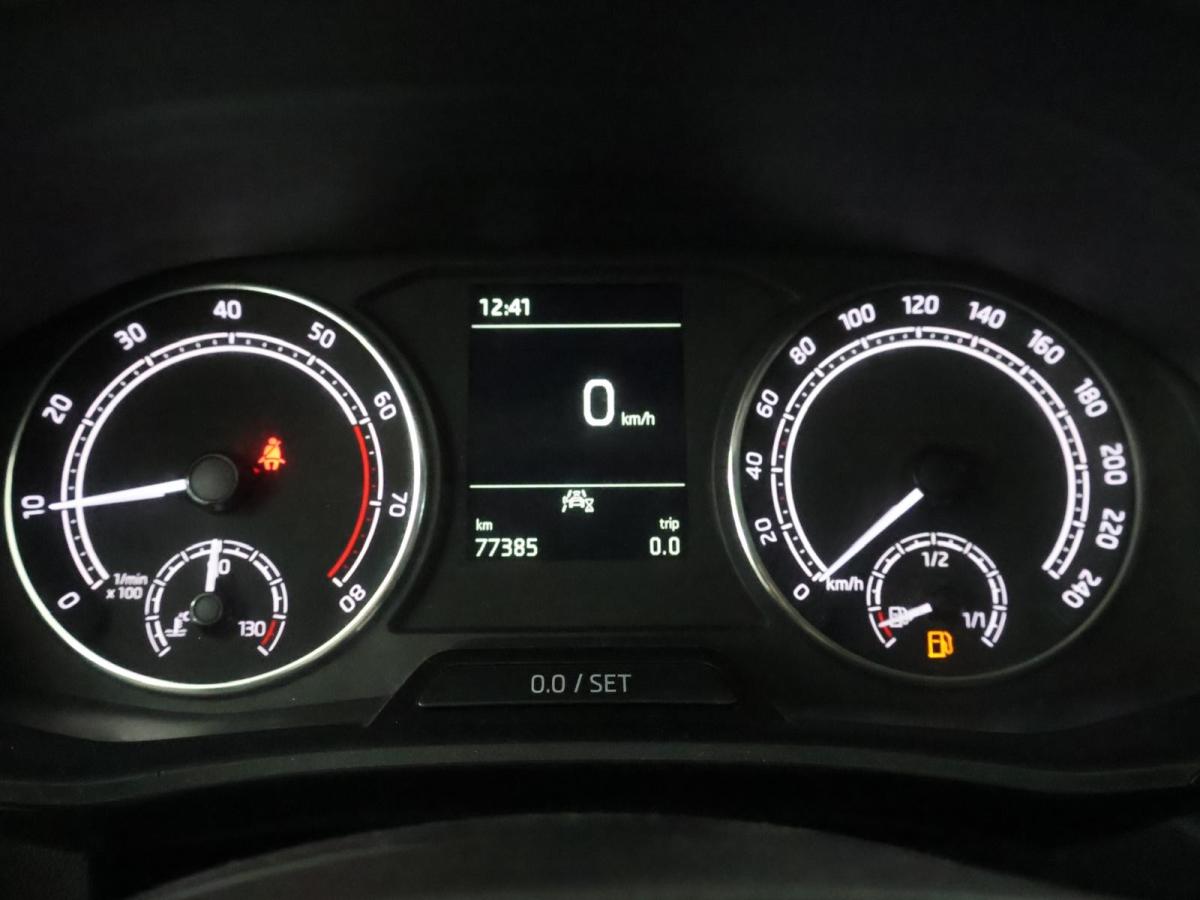 skoda-fabia-2023-gasolina-999cc