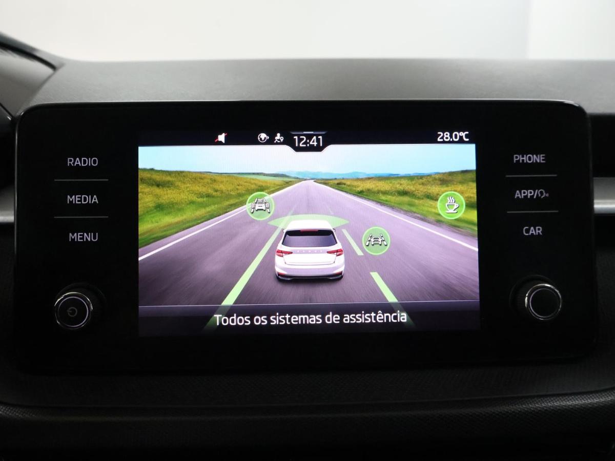 skoda-fabia-2023-gasolina-999cc