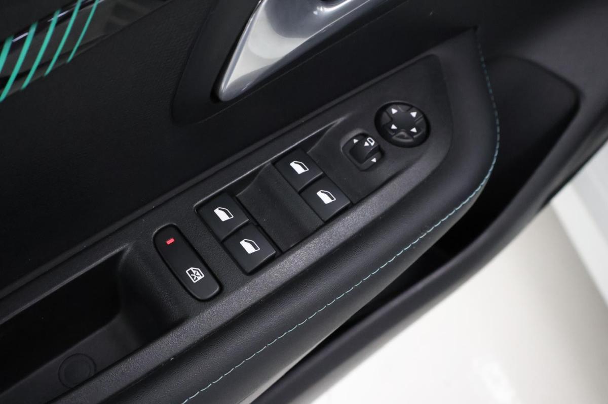 peugeot-208-2022-gasolina-1199cc
