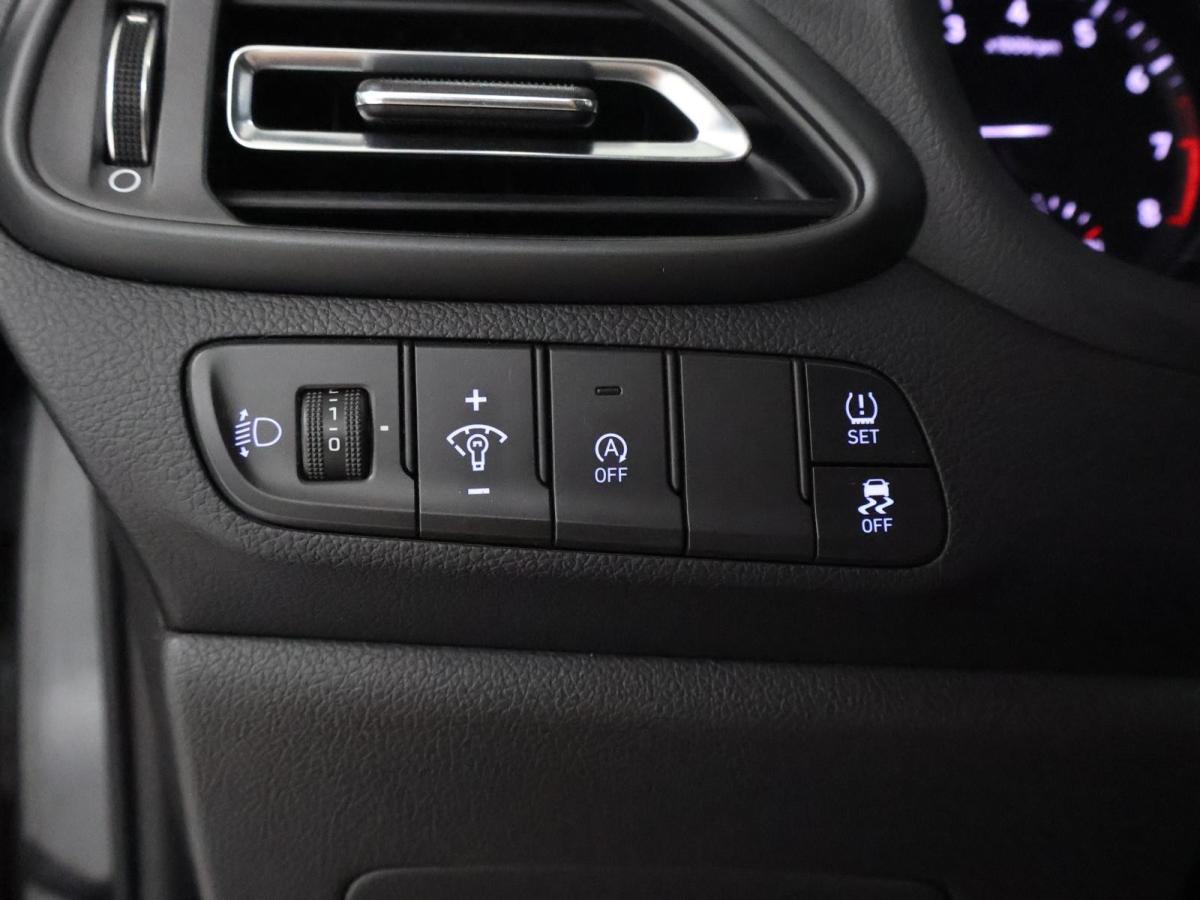 hyundai-i30-sw-2022-gasolina-998cc