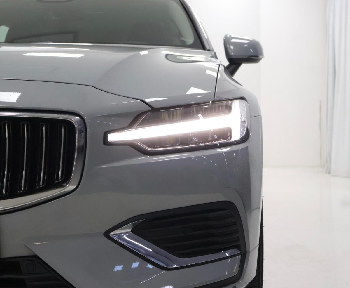 volvo-v60-2024-hibrido-a-gasolina-1969cc