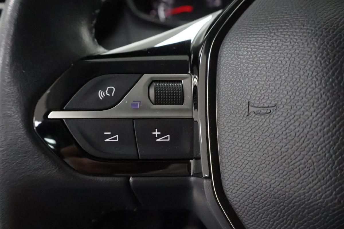 peugeot-208-2022-gasolina-1199cc