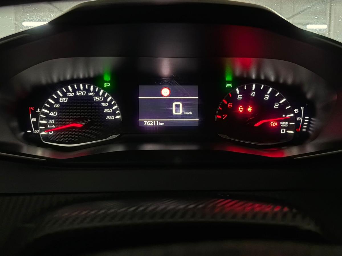 peugeot-208-2022-gasolina-1199cc