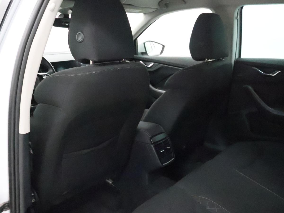 skoda-scala-2023-gasolina-999cc