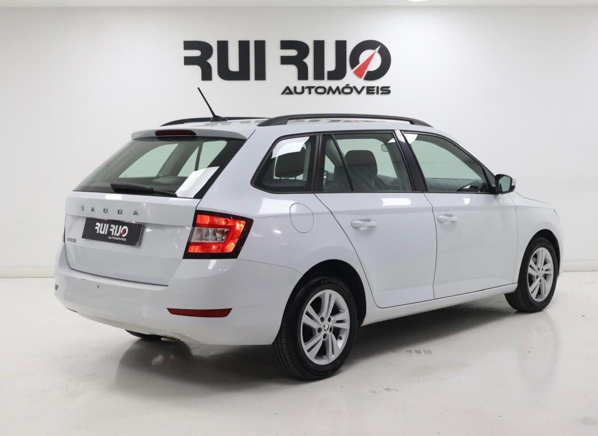 skoda-fabia-break-2022-gasolina-999cc