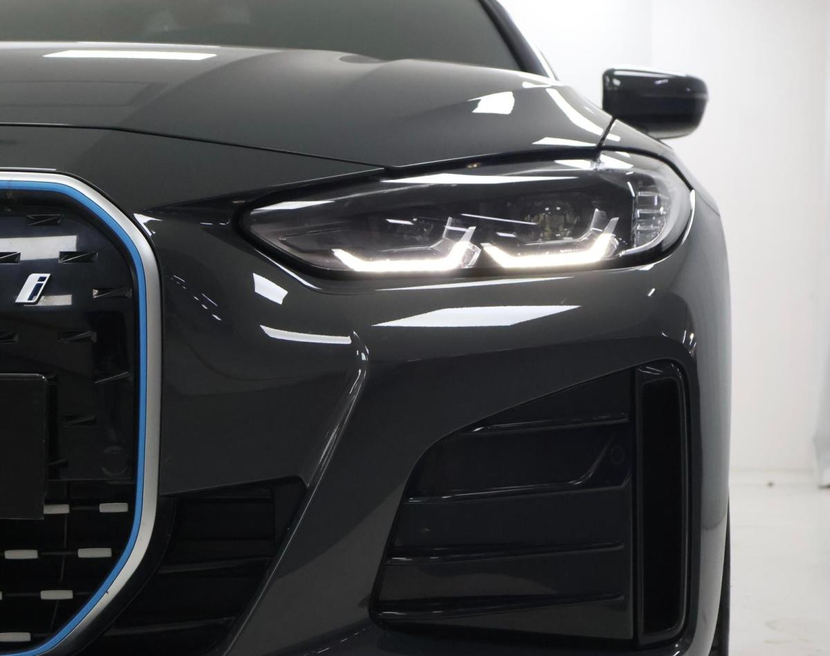 bmw-i4-2023-eletrico-500cc