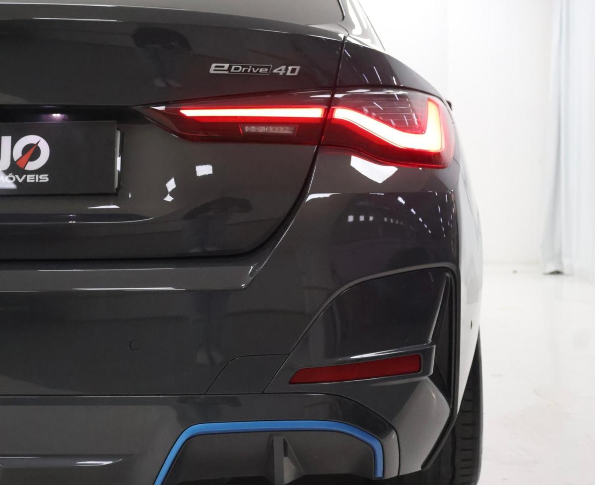 bmw-i4-2023-eletrico-500cc