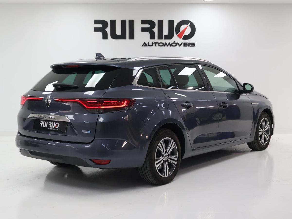 renault-megane-sport-tourer-2022-hibrido-a-gasolina-1598cc