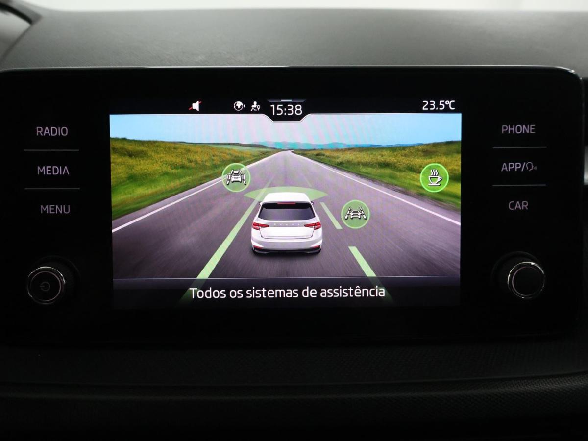 skoda-fabia-2022-gasolina-999cc