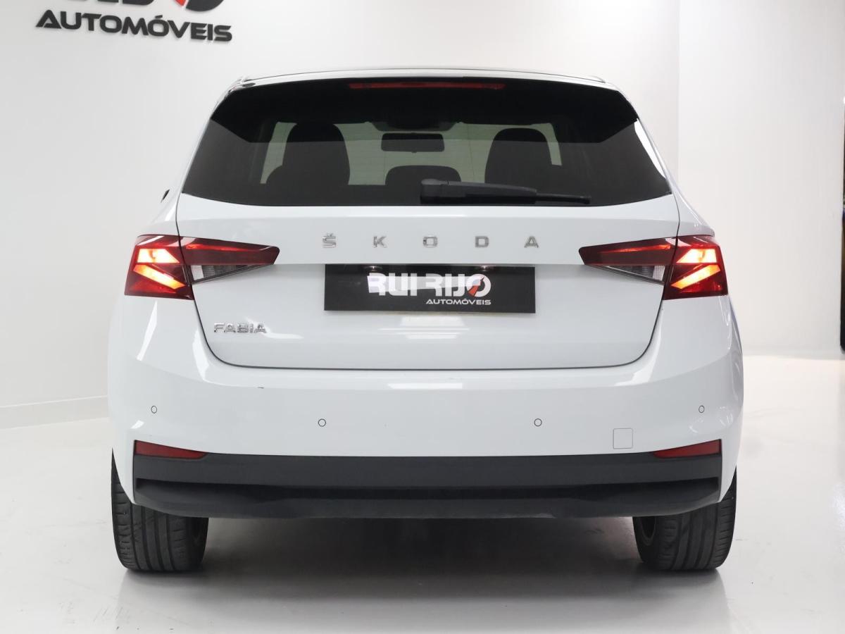 skoda-fabia-2022-gasolina-999cc