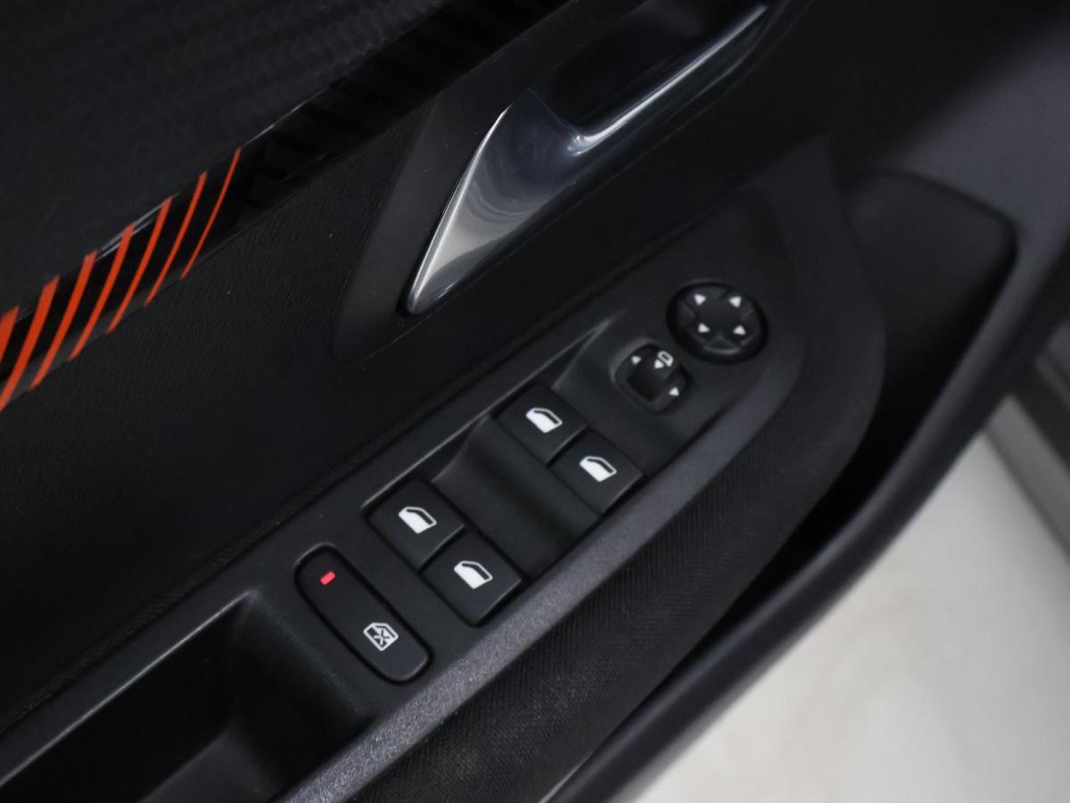 peugeot-208-2022-gasolina-1199cc