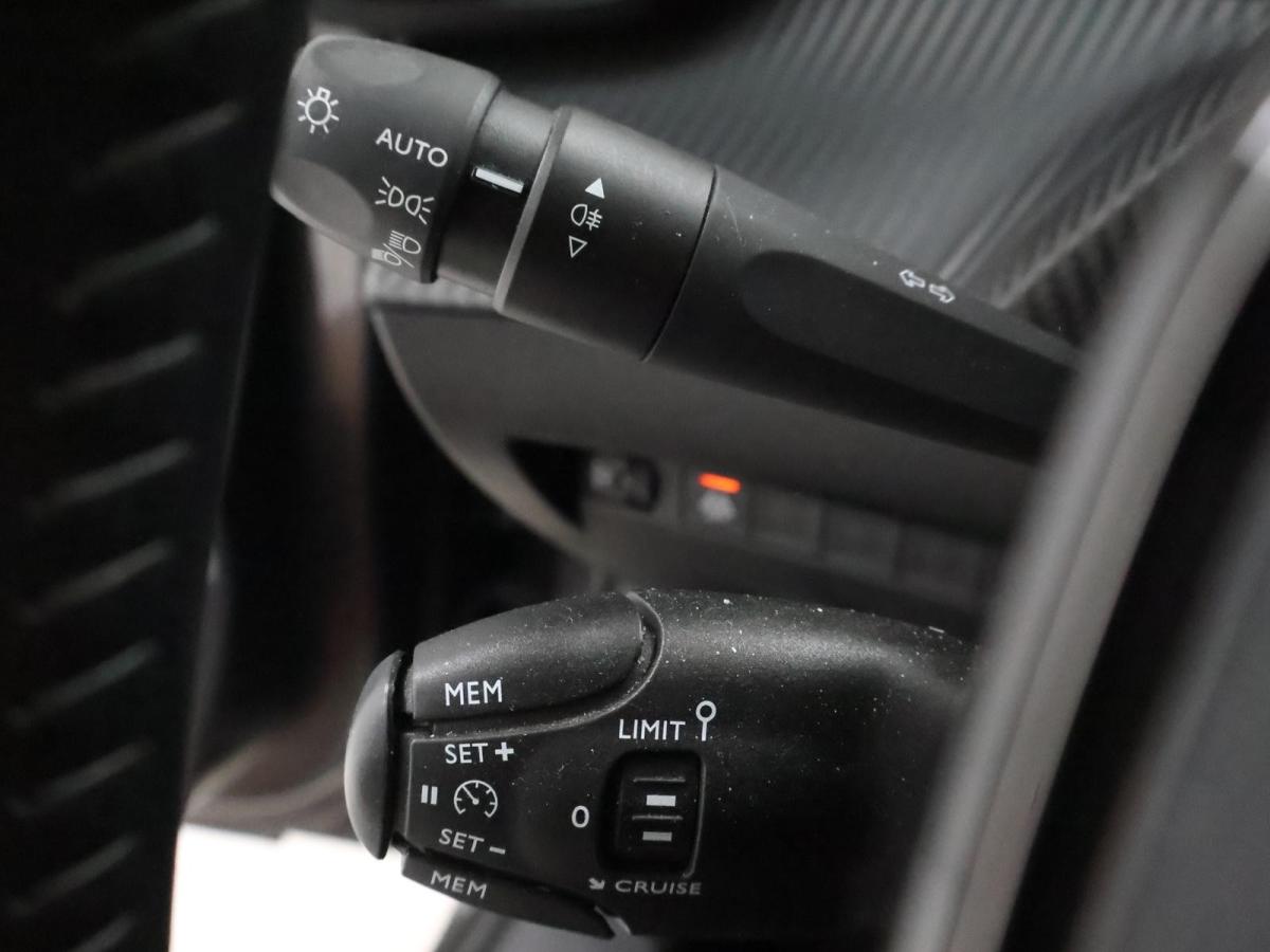 peugeot-208-2022-gasolina-1199cc